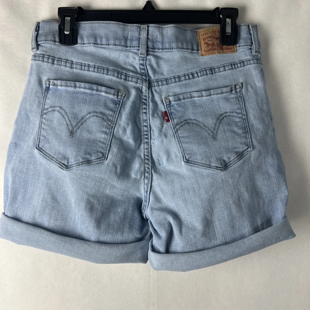 Levi's Womens Classic Shorts Size W28 Mid Rise Denim Red Tag Light Blue‎ D22